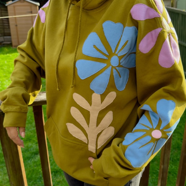 Handmade Patchwork Hoodie, Applique Flower Sweatshirt, 70s Flower Power Jumper, Boho Cottagecore Hoodie, Y2K Indie Fashion