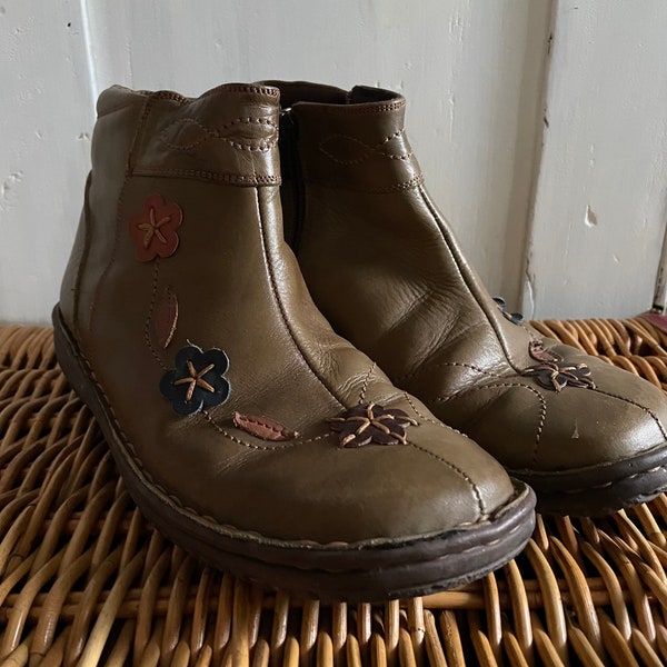 Vintage walkers leather boots