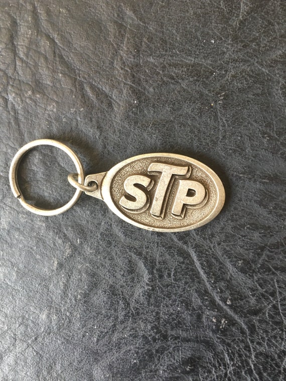 STP Vintage Key Chain silver tone metal Fuel injec