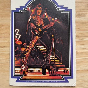 Carte KISS 1978, groupe de cartes de collection sur la scène numéro 51, carte Kiss vintage, cartes à collectionner Kiss, carte Aucoin MGT par AGRMT n° 51, pièce du puzzle au dos