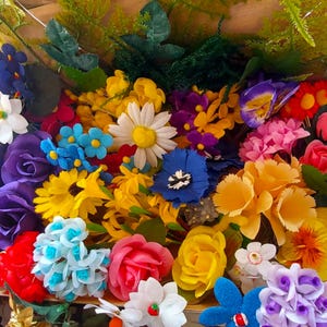 Flower set 100 pieces – artificial flowers for crafting & decorating | DIY decorative flowers for scrapbooking, weddings, parties, and gift ideas