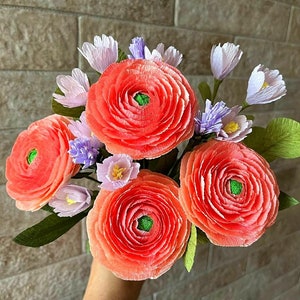 Crepe paper pink ranunculus bouquet for decor home, Small paper flowers bouquet gift, Long-lasting ranunculus and lavander bouquet