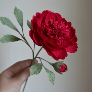 Peonia di carta rossa, peonia crespa, fiori di carta crespa, fiori finti da sposa, peonie di carta per anniversario, grandi fiori di carta, decorazioni per eventi