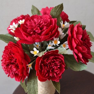 Rote Krepp Papier Pfingstrosen, Luxus Papierstrauß, Krepppapier Blumen, Gefälschte Brautblumen, Papier Pfingstrosen Jahrestag, Brautjungfer Bouquet