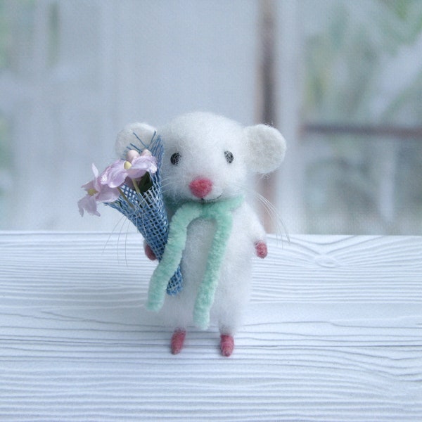 Felt white mouse, woolen cute mouse, mouse birthday gift, miniature felt figurine