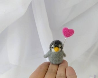 Pingouin miniature feutré, cadeau de la Saint-Valentin