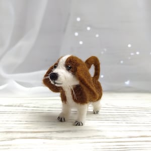 Nadelgefilztes Tier, Hundeskulptur, gefilzter Hund