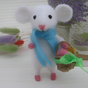 Kleine nadelgefilzte Maus