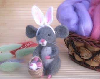 Cute woolen mouse. Easter gift.