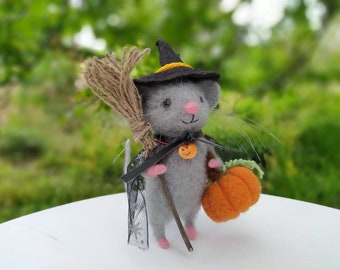 Figurine de souris grise en feutre : décoration d'Halloween, maison de poupée miniature