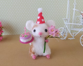 Souris d'anniversaire en feutre faite main