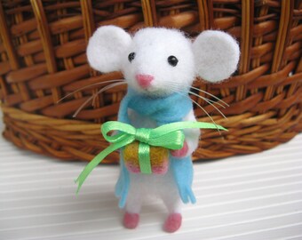 Souris miniature en feutre blanc