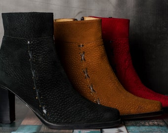 Boot with medium cano heel of capybara leather
