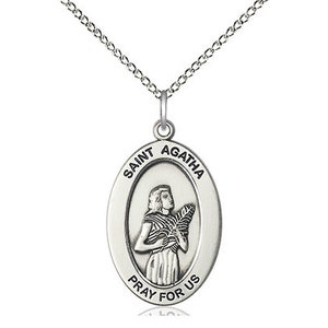 Pendentif St. Agatha Sterling Silver sur une chaîne de bordure légère en argent sterling de 18 pouces.