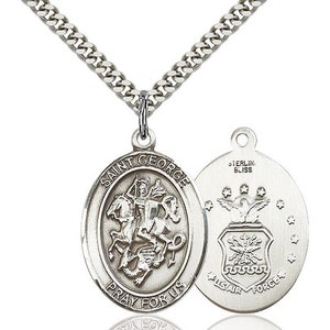 Pendentif en argent sterling St George Air Force sur une chaîne gourmette lourde en rhodium clair de 24 pouces.