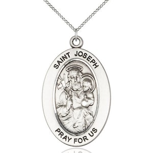 Pendentif St. Joseph Sterling Silver sur une chaîne de bordure légère en argent sterling de 18 pouces.