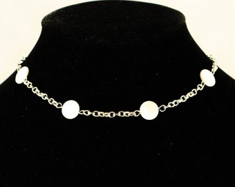 Natural Seashell Necklace, Small White Shell Choker, Simple beaded beach choker necklace for women, Elegant Bridal Choker, Bridesmaids gift