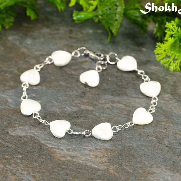 Seashell Heart Bracelet, Natural Mother of pearl bracelet, Handmade link chain bracelet for Women, Modern wedding jewelry, Bridesmaids Gift