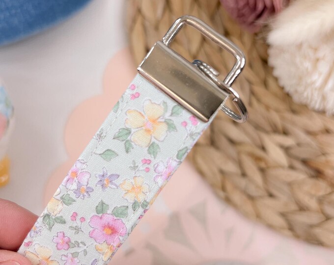Green Floral Key Fob Wristlet