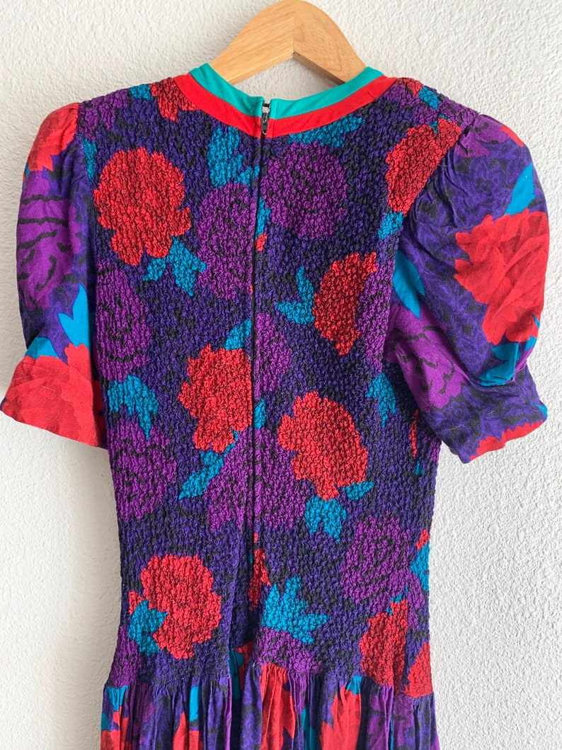 Extra Small 1980s Funky Prom Purple and Red Rose Printed Dress w Ruched Bodice and Dropped Waist by Elberta Vintage