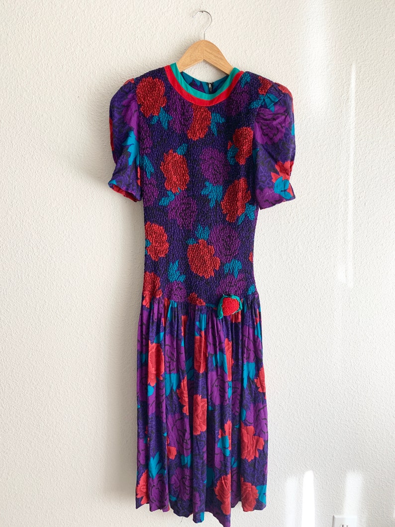 Extra Small 1980s Funky Prom Purple and Red Rose Printed Dress w Ruched Bodice and Dropped Waist by Elberta Vintage