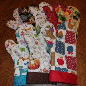 Holiday Mini Mitts  Christmas Oven Mitts – Lulubelles Boutique