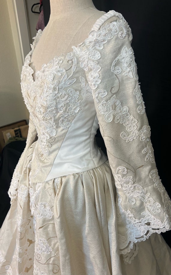 Pristine vintage Renaissance wedding dress Size 6!