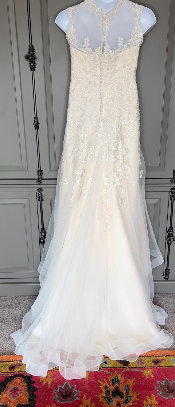 David's Bridal gorgeous Fit n Flare wedding dress Size 18