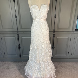 white christmas dresses Lulu Sample sale size 10 – The Bridehouse Bulimba main image 0
