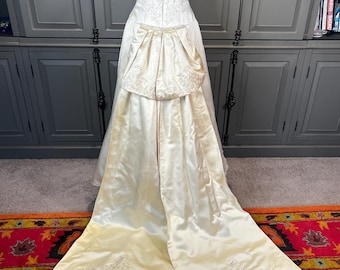 Priscilla of Boston silk bow train-detachable!