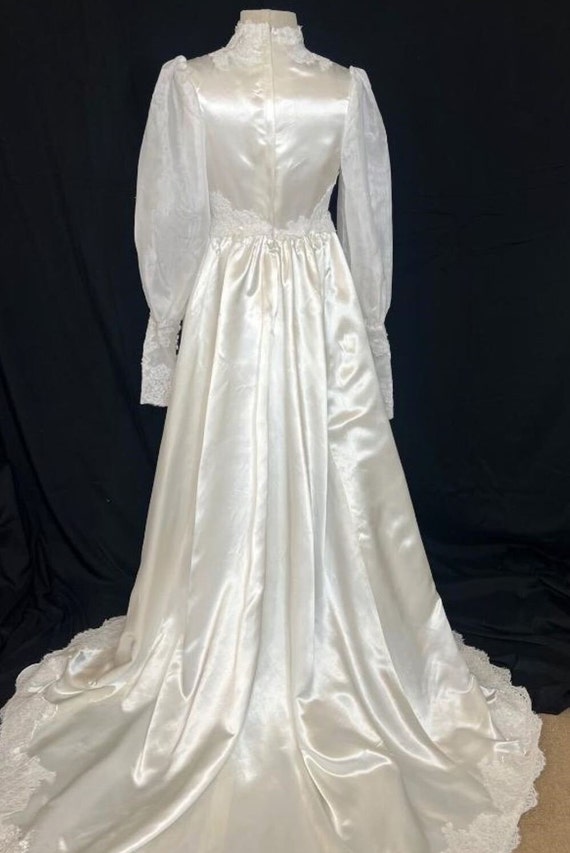 late 60's/early 70's wedding dress, Size 2 - image 2