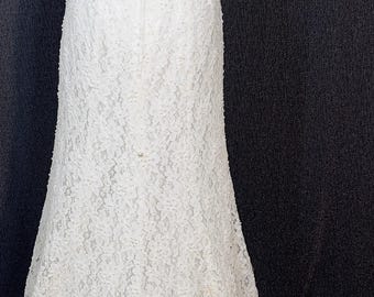 Elegant strapless Galina gown in subtle lace and pearls Size 6