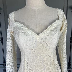 Simple lightweight off the shoulder gown Size 4