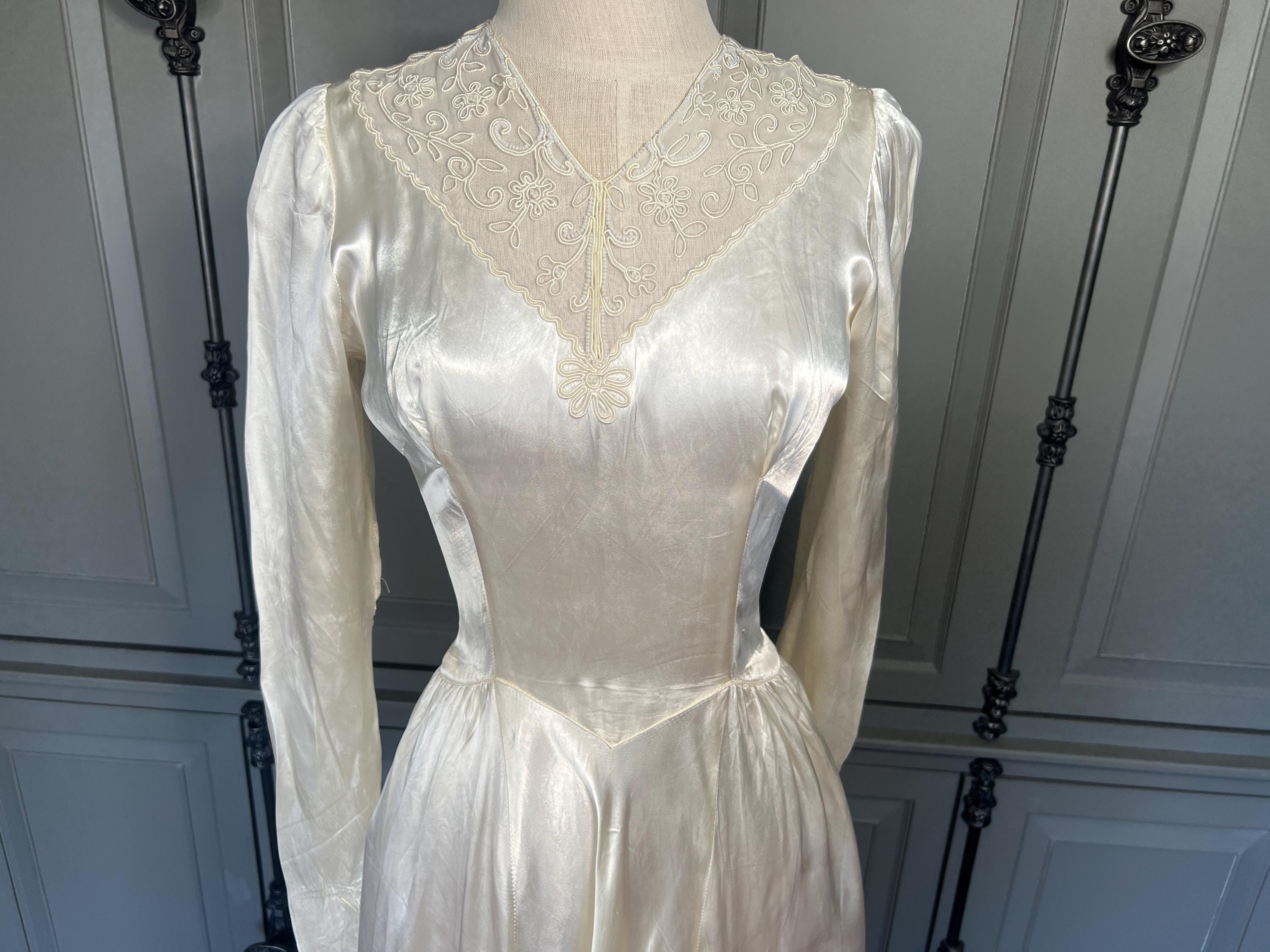 1940s simple satin gown Size 6