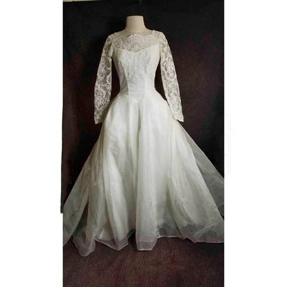 grace kelly style wedding dress