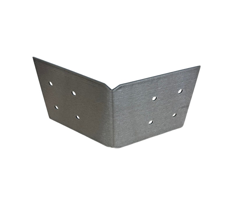 Puede incluir: Una escuadra de esquina de metal plateado con seis agujeros para tornillos. La escuadra est&aacute; dise&ntilde;ada para reforzar las esquinas de las estructuras de madera.