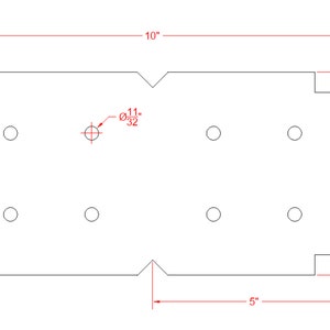 Op de afbeelding: Een zwart-witte lijntekening van een metalen plaat met zes gaten, elk met een diameter van 11/32 inch. De plaat is 10 inch breed en 5 inch hoog.