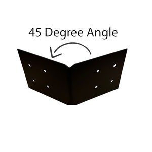K&ouml;nnte beinhalten: Schwarze Metallwinkelst&uuml;tze mit 45 Grad Winkel und sechs L&ouml;chern zur Befestigung an Holz. Die St&uuml;tze ist mit einem Pfeil dargestellt, der die Richtung des Winkels anzeigt.