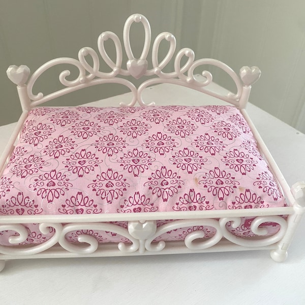 American Doll Princess Pet Bed Pink and White