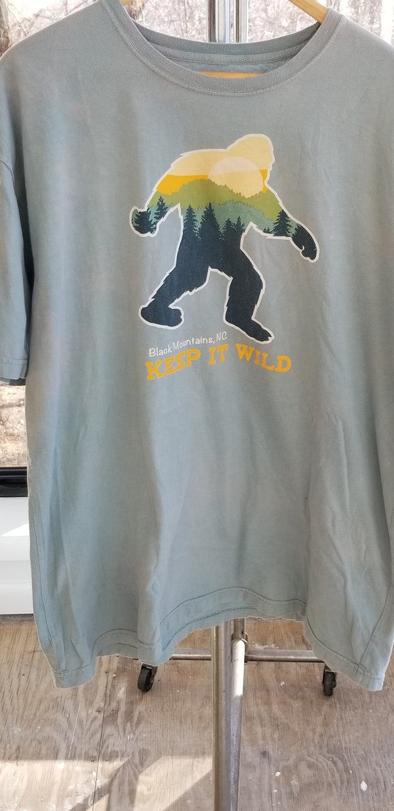 Cool Bigfoot North Carolina Keep It Wild Graphic T