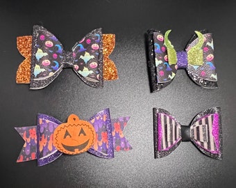 Halloween bow, bat creepy cute, ghost gift, gifts for her, witch gift, horror fan gift, spooky gift for her, gift for girlfriend, witch wear