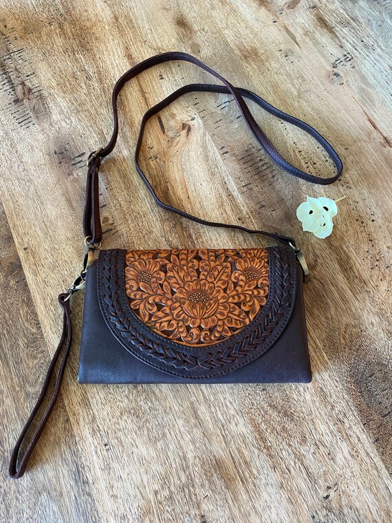 Ladies wallet top with shoulder strap