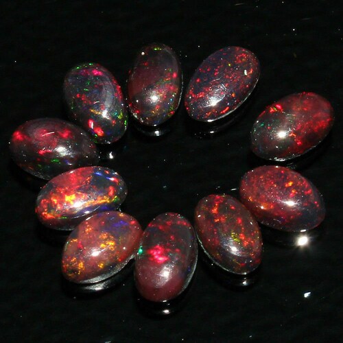 Cabochon Opale De Feu Noire éthiopienne - 7 Carats, Ovale 20x12x5 Mm - Naturel