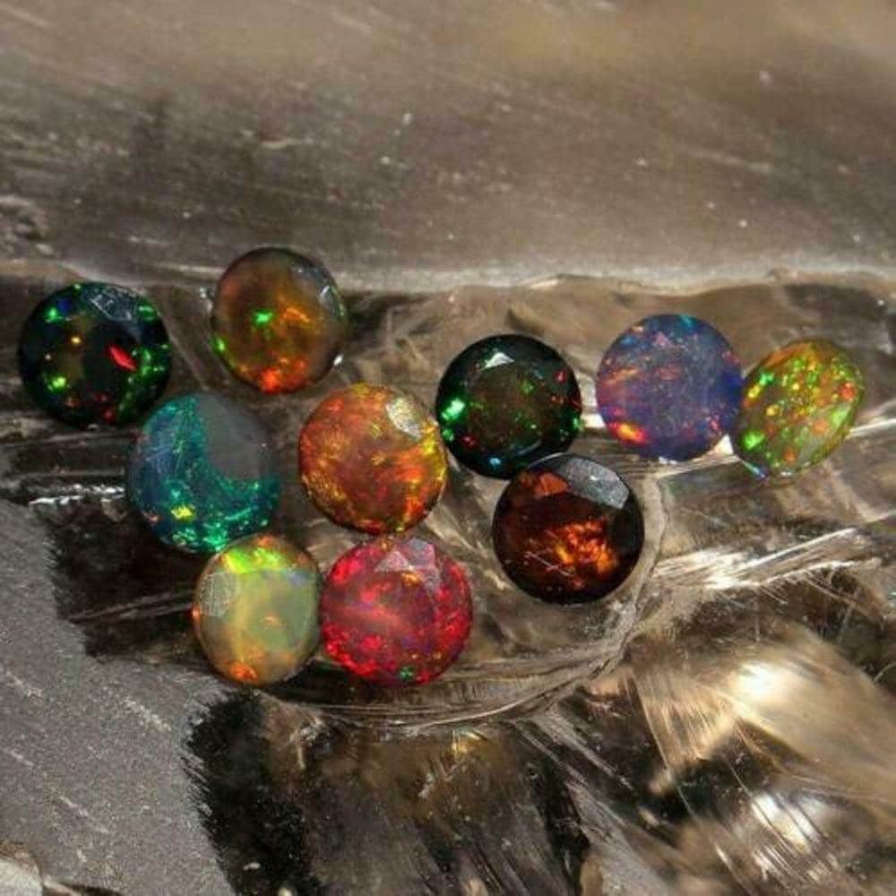 Opale d'Éthiopie naturelle à facettes 4 mm - Opale noire de feu Welo - Pierre taillée en opale - Pierres précieuses noires en vrac à facettes - Opale ronde à facettes