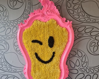 Neon barok lijst, met knipogende smiley. Only one!