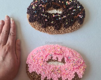 Maar 2 op voorraad! keuze uit roze of bruin, donut wandhanger