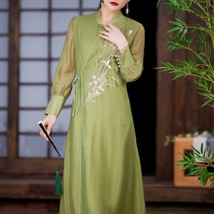 Premium High Class China Loose Cheongsam Dress, Vintage Lady Tea Ceremony Prom Daily, Embroidery Orchid Floral, White & Green Color
