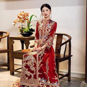 高品質のカット伝統的な中国のブライダルレッドウェディング秀和ドレス、刺繍模様、ドレストップとスカート、2ピース唐ブライダルスーツ