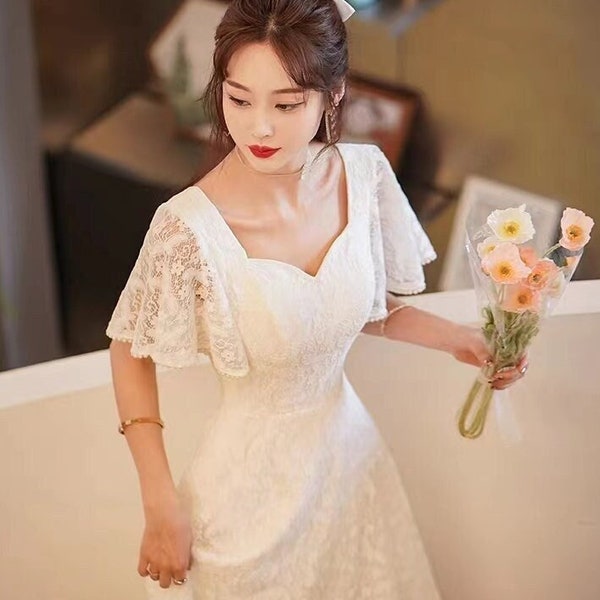 Formato personalizzato in grado di fidanzamento in Cina, matrimonio cheongsam, abito da sposa cinese in pizzo Qipao bianco e champagne o maniche a tromba rosse, abiti Petite