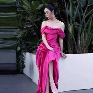 Premium Made Rose Red Bridal Gown Dress Vintage China Cheongsam Off the shoulder Gown, Pre-Bath Gown, Host Qipao Dress, Length 140CM